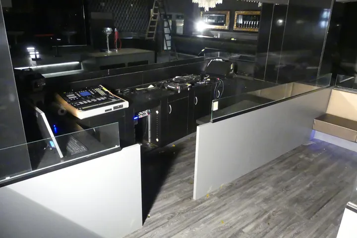 Theke, ohne Technik Maße in cm ca. 530 x 263 x 154